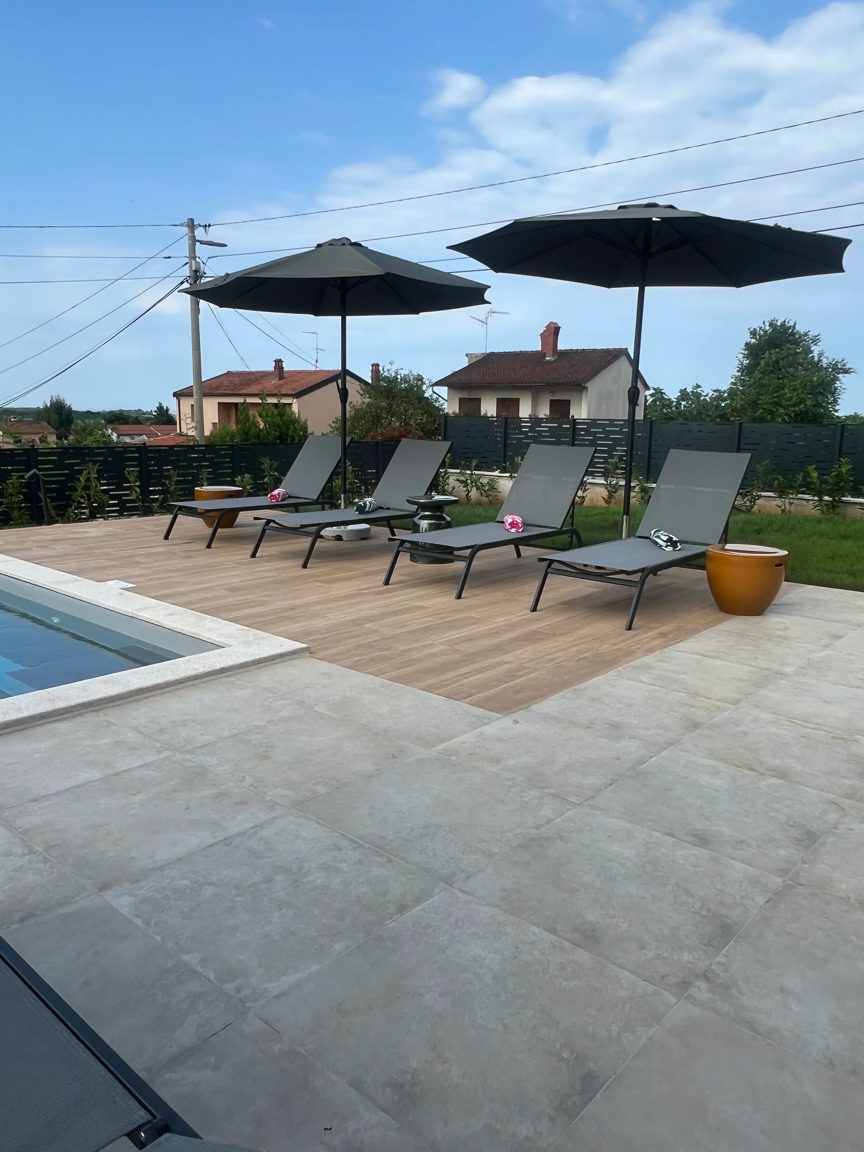 Relaxbereich am Pool